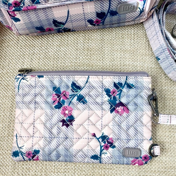 SOLD:🎀 Lug Switch Crossbody Bag Floral 🎀 - Picture 8 of 8